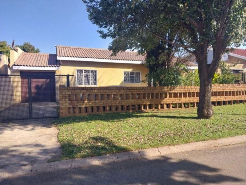 House to Rent in Pimville Zone 5 (Deposit &amp; Admin Fee Required)