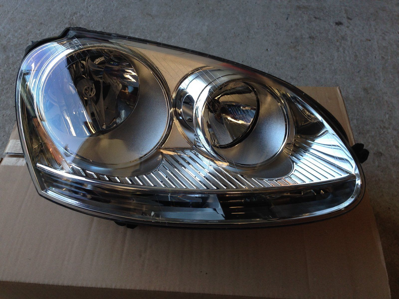 VW GOLF 5 05/08 BRAND NEW HEADLIGHTS FOR SALE PRICE R1695 EACH