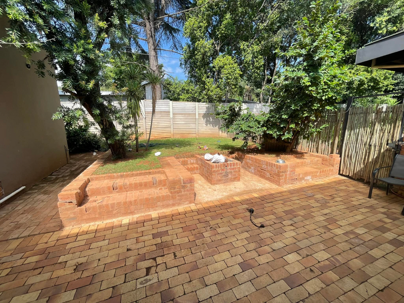 Spacious 2 bedroom garden flat to rent in Brummeria (Pretoria East)