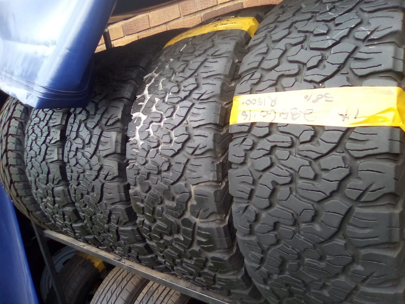 Set BF Goodrich KO2 AT tyres 285/60/18 50%