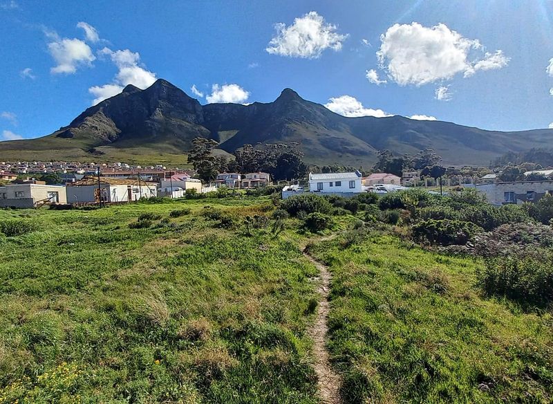 1,006m² Vacant Land For Sale in Kleinmond Central