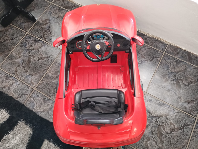 Kids&#39; Red Electric Ferrari for sale - used but good as new