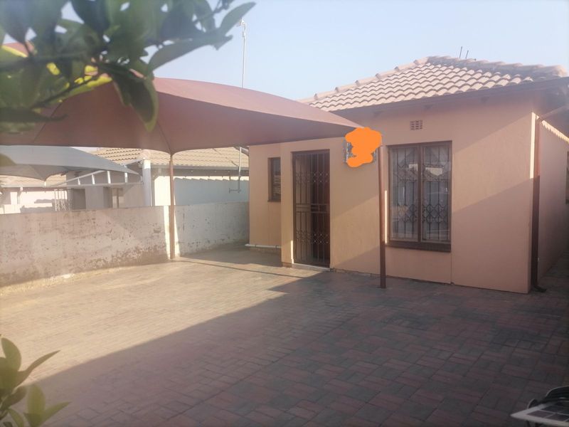 A stunning 3 bedroom house for sale in clayville