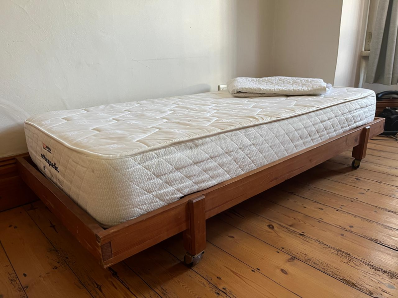 Single mattress and bed base