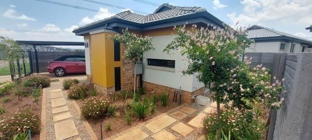 House in Leopard&#39;s Rest Security Estate For Sale