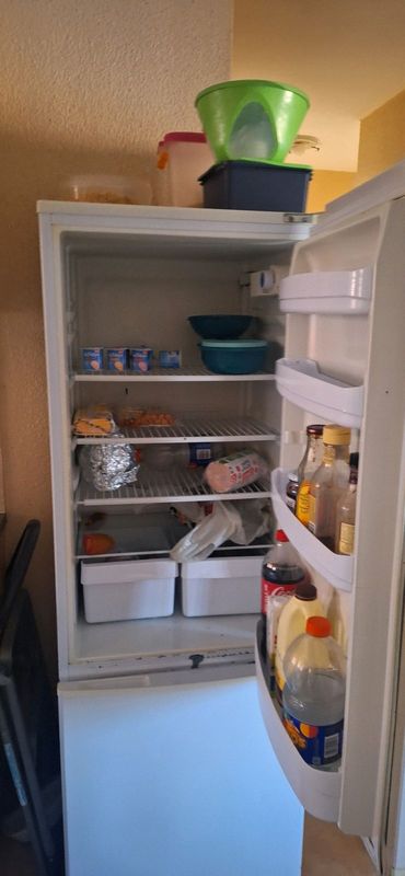 KIC fridge for sale R700, the fridge is still working