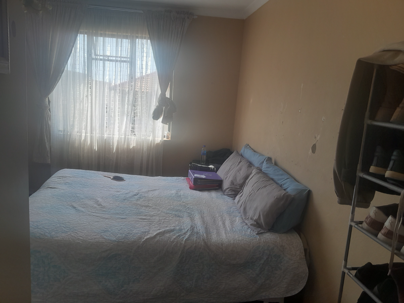 ROOM TO LET - R1600