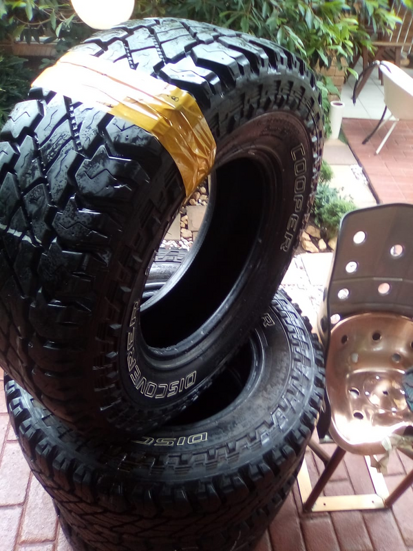 Set of 4 Cooper ST Max tyres 285/70/17 2x80% 2x40%