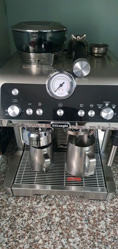 Delonghi la specialista coffee machine