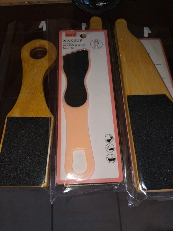 Foot exfoliating files with solid wooden handle