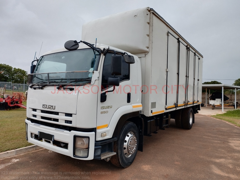 2013 - ISUZU FTR850 WITH MULTIPLE SIDE DOORS VOLUME BODY TRUCK