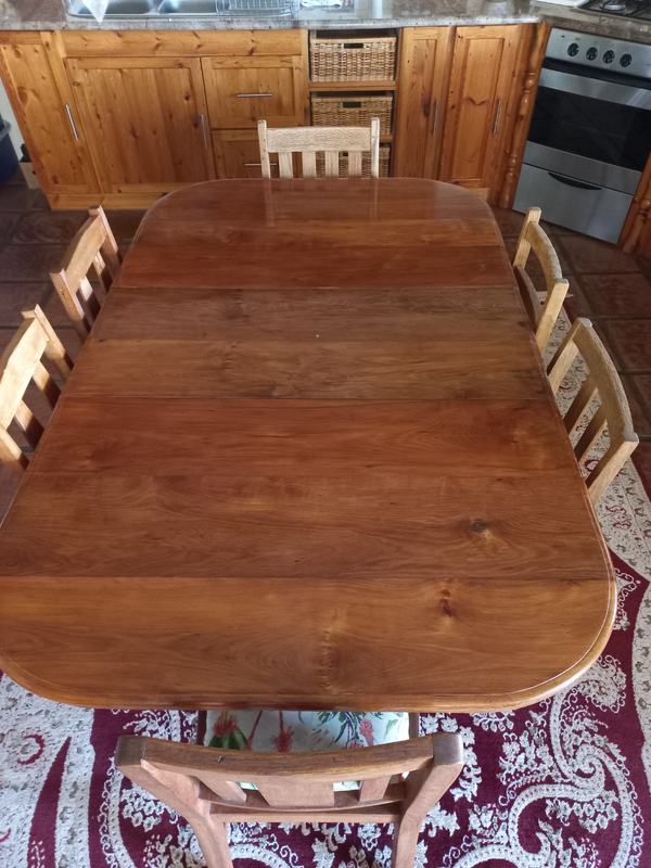 Dining Room Table with 6 Teac Chairs