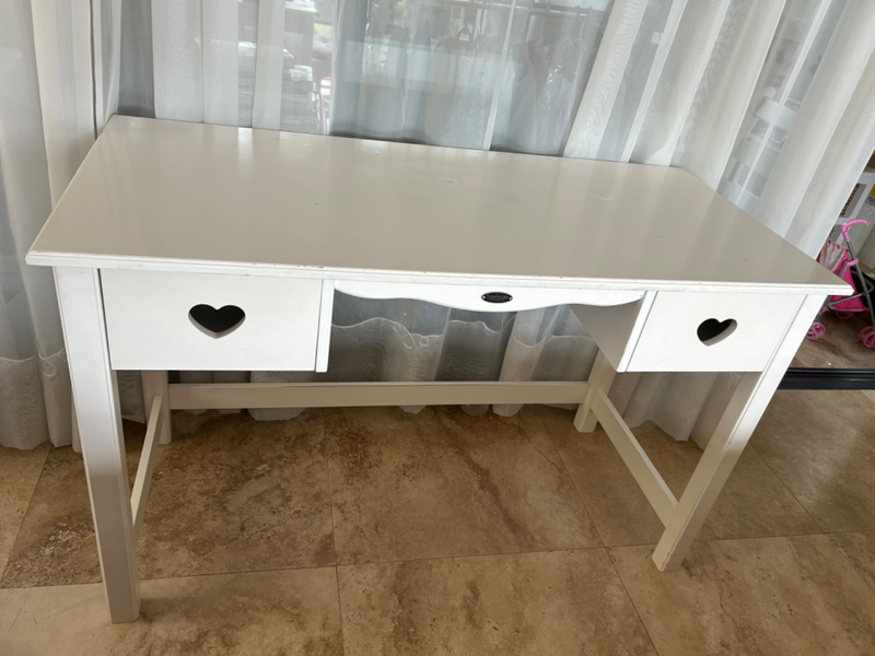 Kids white desk with drawers (Treehouse brand)