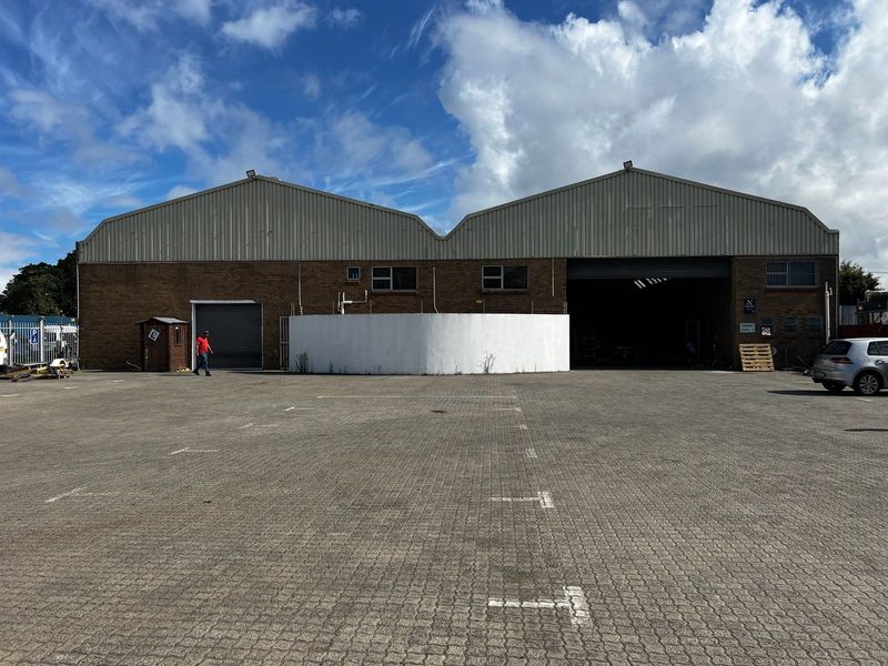 Industrial Warehouse with Excellent Exposure and Large Secure Yard