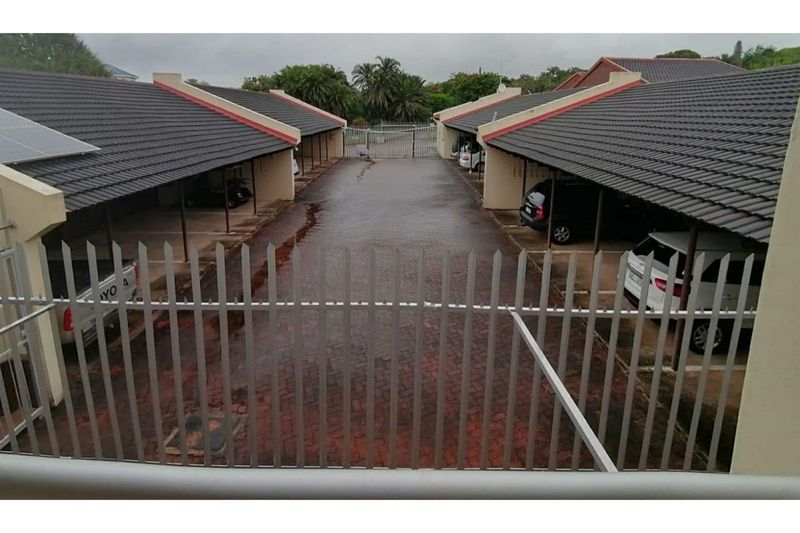 Townhouse for sale in Scottburgh south