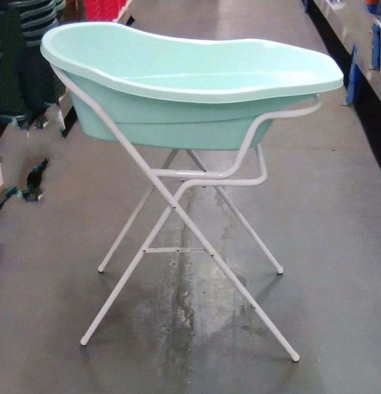 Baby Bath Stand.  White metal. Some scratches. Otherwise good.