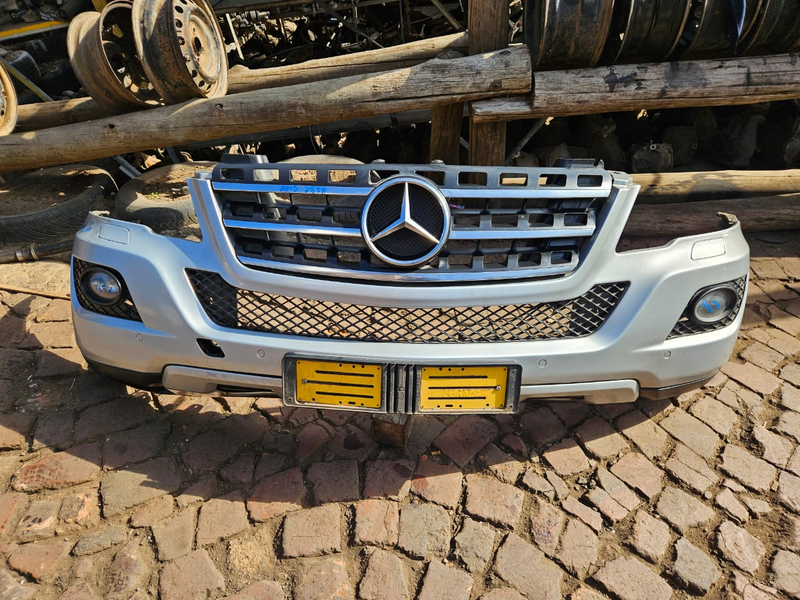 Mercedes-Benz ML350 W164 2010 used front bumper for sale.