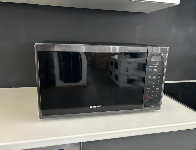 Samsung New Open Box 40L Solo Microwave Oven with Sensor Cook Technology and Steam Clean, B-MS40J513