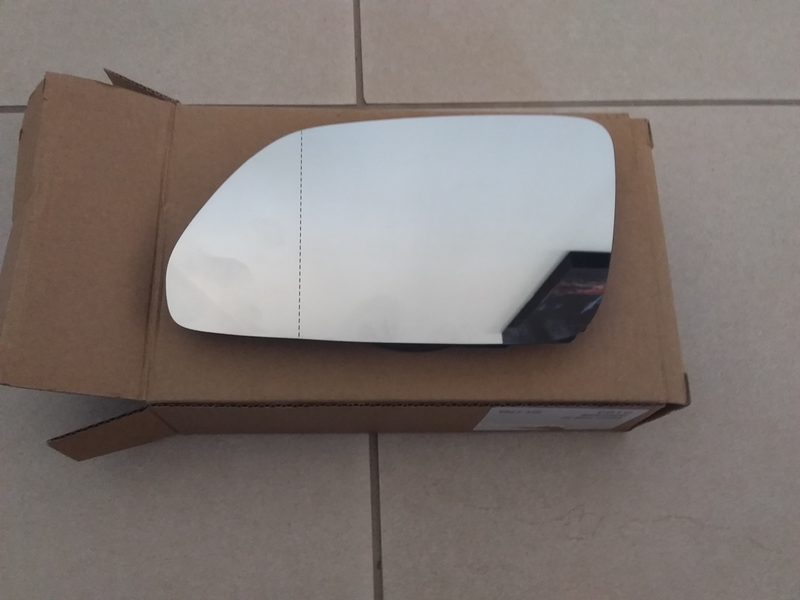 VW POLO 2006/09  NEW DOOR MIRROR GLASS HEATED TYPE SALE -R200 EACH( free fitment) .