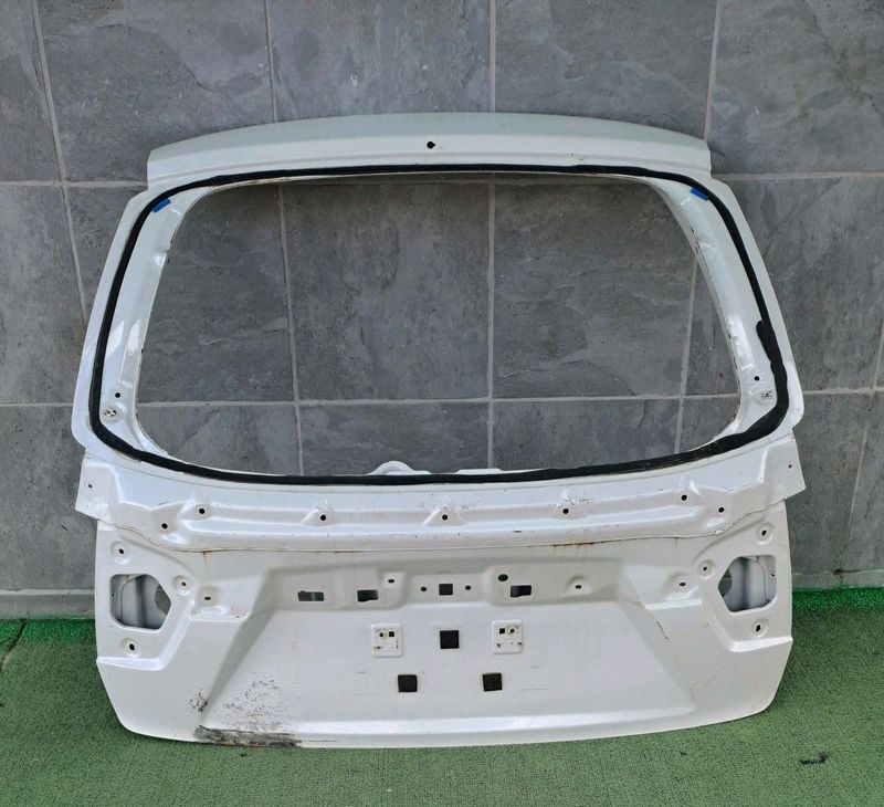 Suzuki ignis tailgate