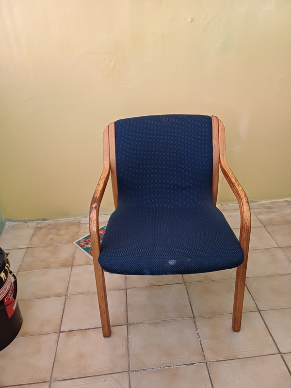 VISITORS OFFICE CHAIR