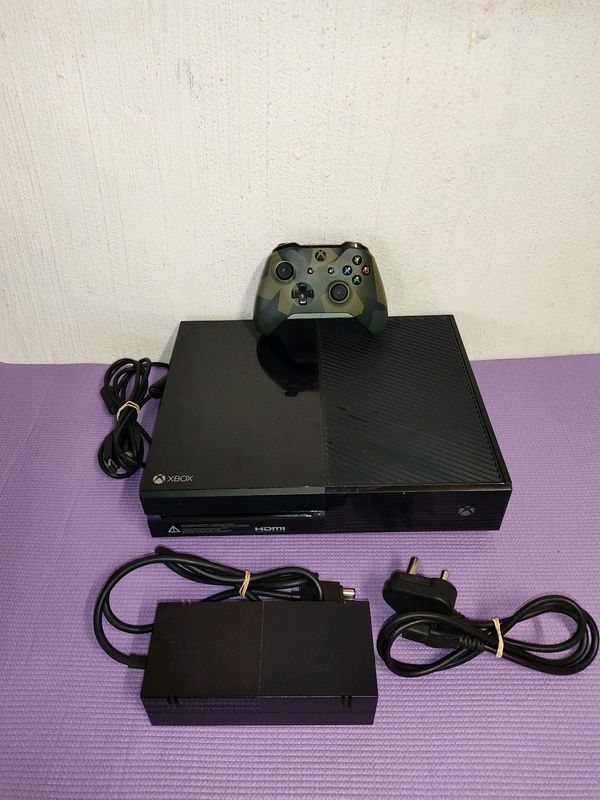 Original Xbox One, 500gb,  1 Original Controller,  1 Free Digital game, Power supply, Hdmi cable