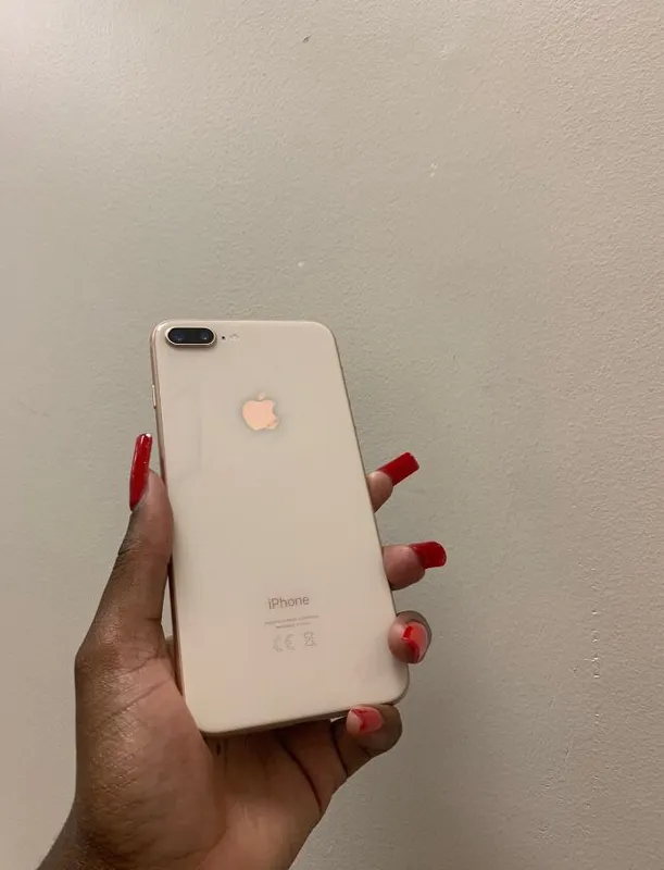 iPhone 8 Plus 64 GB With Accessories