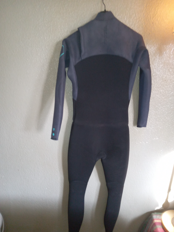 Wetsuit - Ad posted by Dean Ruthenberg