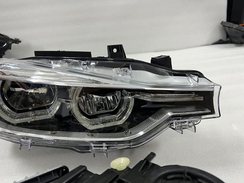 BMW 3 series F30 F31 LCI Adaptive LED Headlight Assembly.