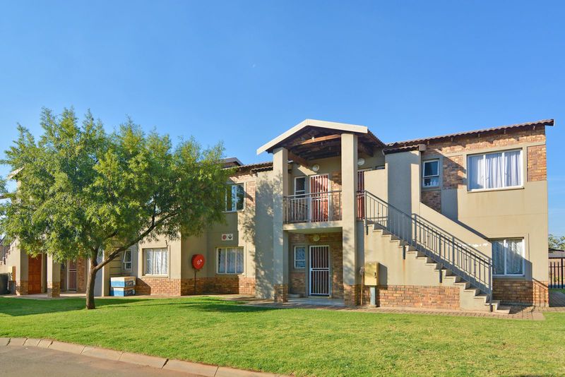 STUNNING 2 BEDROOM, ONE BATH APARTMENT TO LET AT PROTEA GLEN, SOWETO.