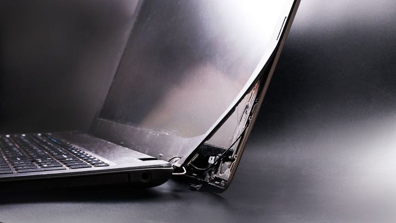 We Fix all kind of Laptops Hinge