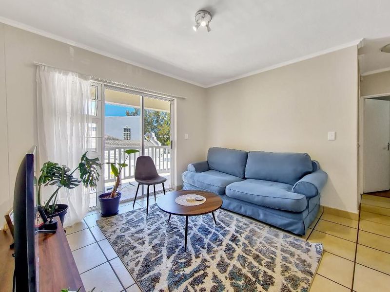 For Sale -2 Bedroom apartment with spacious balcony, Wynberg Upper