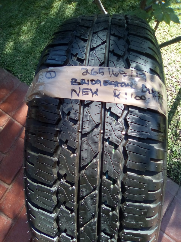 1xBrand new Bridgestone Dueler AT tyre 265/65/17