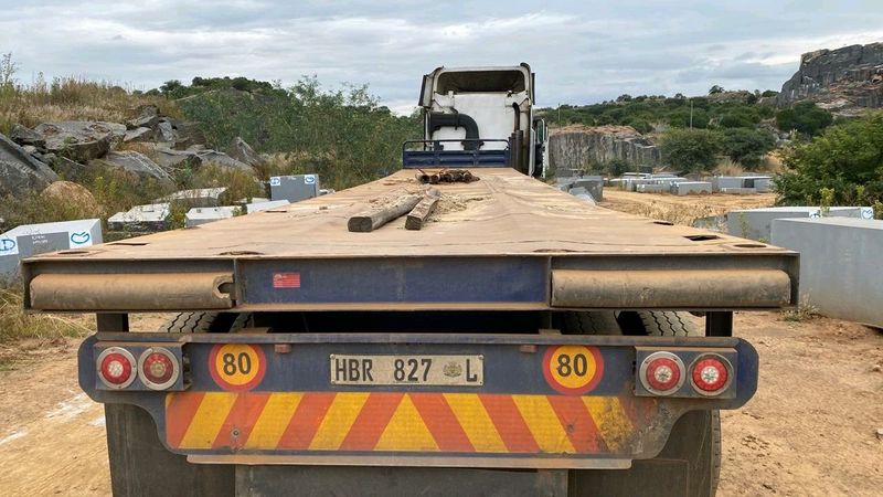 Price Dropped&gt;&gt;&gt;2000 SA Truck Bodies Tri Axle Trailer