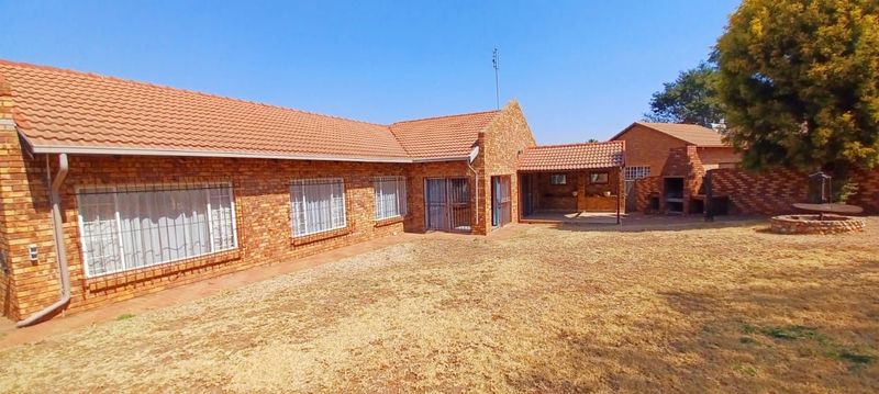 3 Bedroom house in Clubview For Sale