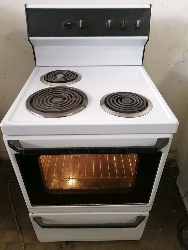 Univa 3 plate free standing cable stove