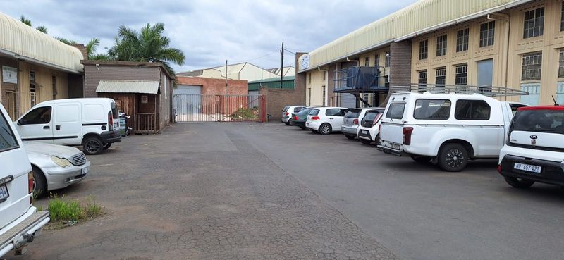 606m² Warehouse to let in Phoenix