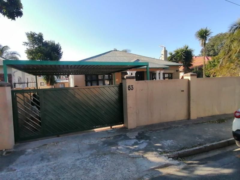 A 4 BEDROOMS HOUSE FOR SALE IN ORANGE GROOVE R1.300.000.00