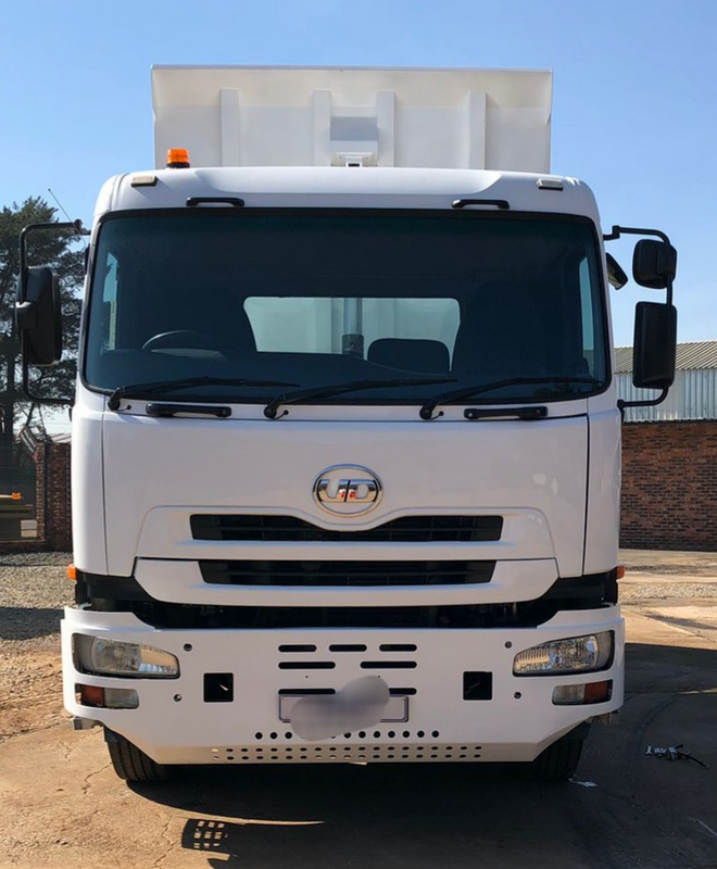 NISSAN UD QUON TIPPER TRUCK