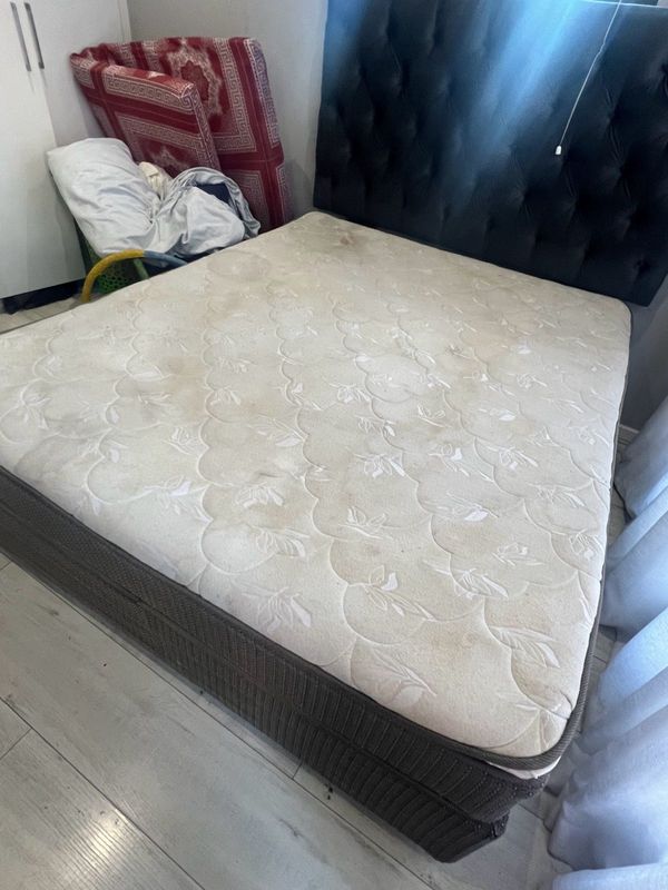 Queen size bed R 2000