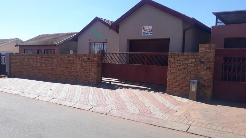 Beautiful 3 Bedroom house for sale in Mohlakeng