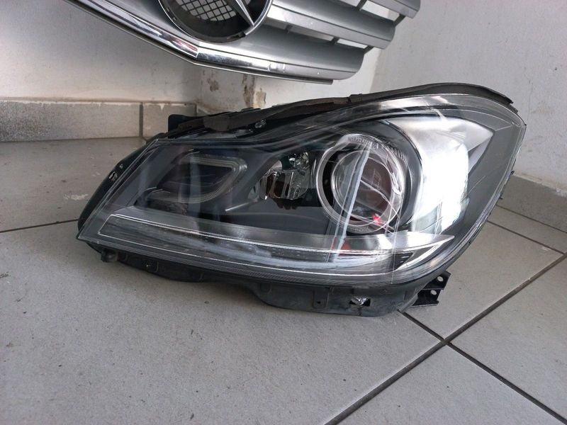 MERCEDES BENZ XENON HEADLIGHT: SUITS C CLASS W204 FACE-LIFT.