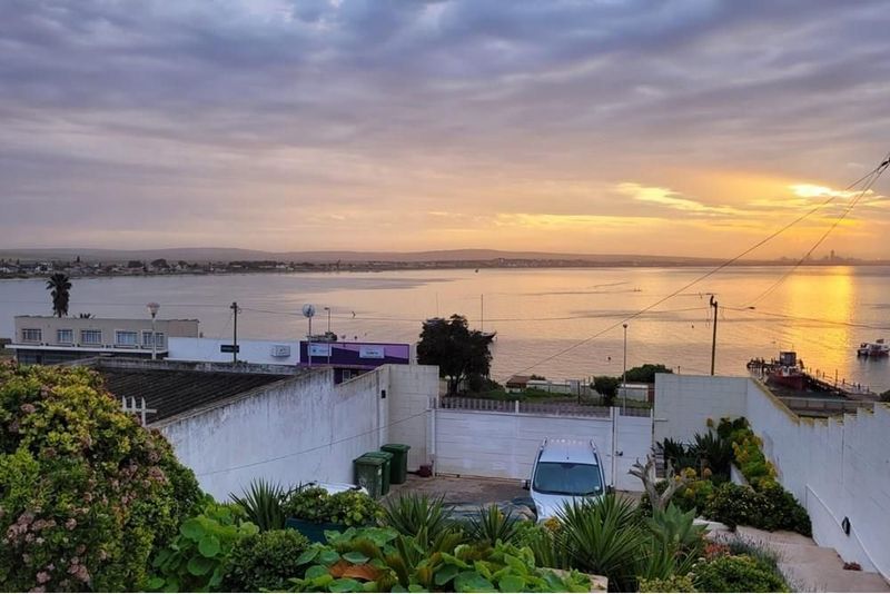 Saldanha Harbour Front - 3 Bed Home - Spectaclar Views
