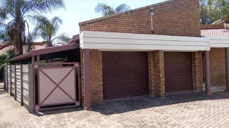 A HOUSE FOR UNDER R1 MIL???