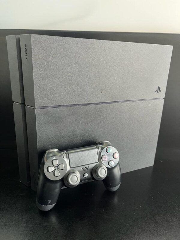Playstation 4 500GB Gaming Console with one remote