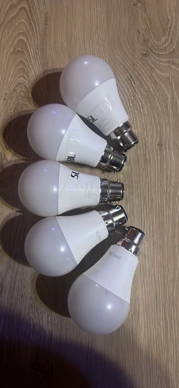 Smart lights for 5 globes