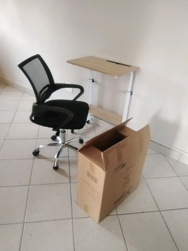 Office chair and table