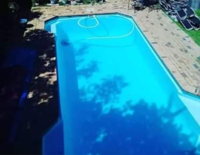 Swimming Pools /Fibrelining