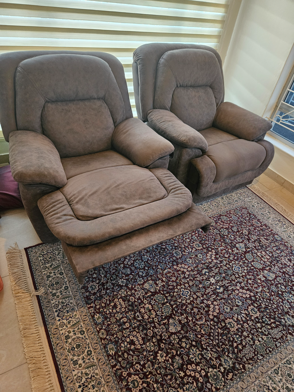 Luxurious comfy recliners