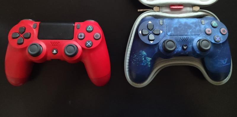 PS4 Controllers 1 Original, 1 Generic